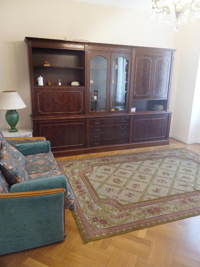 Large 2br Sunny 20 Meter Terrace Parking Shops Appartement